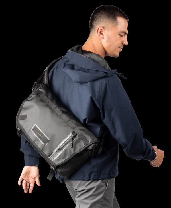 Especial Stash Messenger Bag - Jet Black
